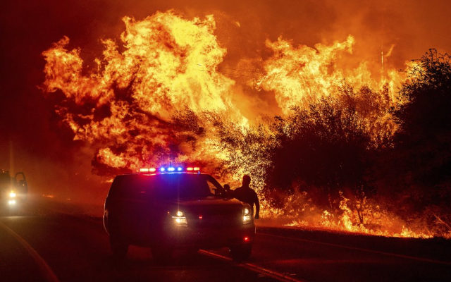 California Fire That Killed 3 Threatens Thousands of Homes