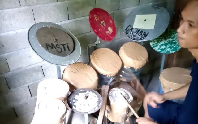 Talent Doesn’t Cost Money. Guy Builds His Own Drum Set, Cover’s Tom Sawyer