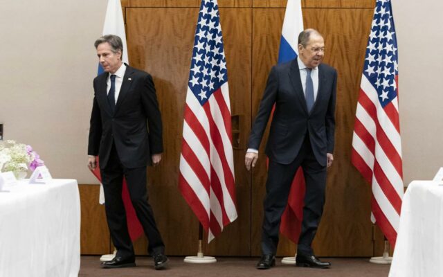 US and Russia try to lower temperature in Ukraine crisis