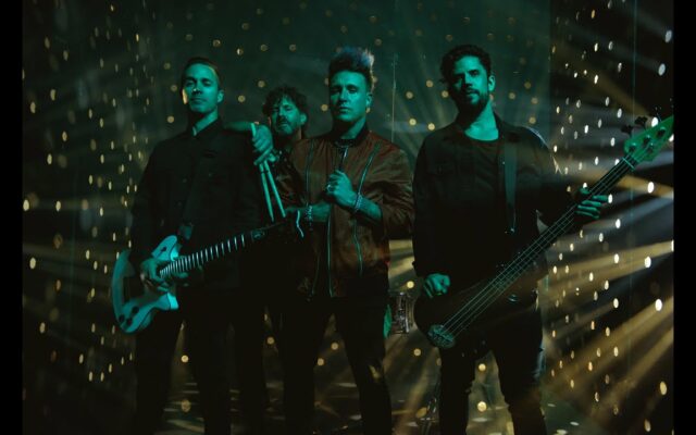 Papa Roach – Stand Up (Official Music Video)
